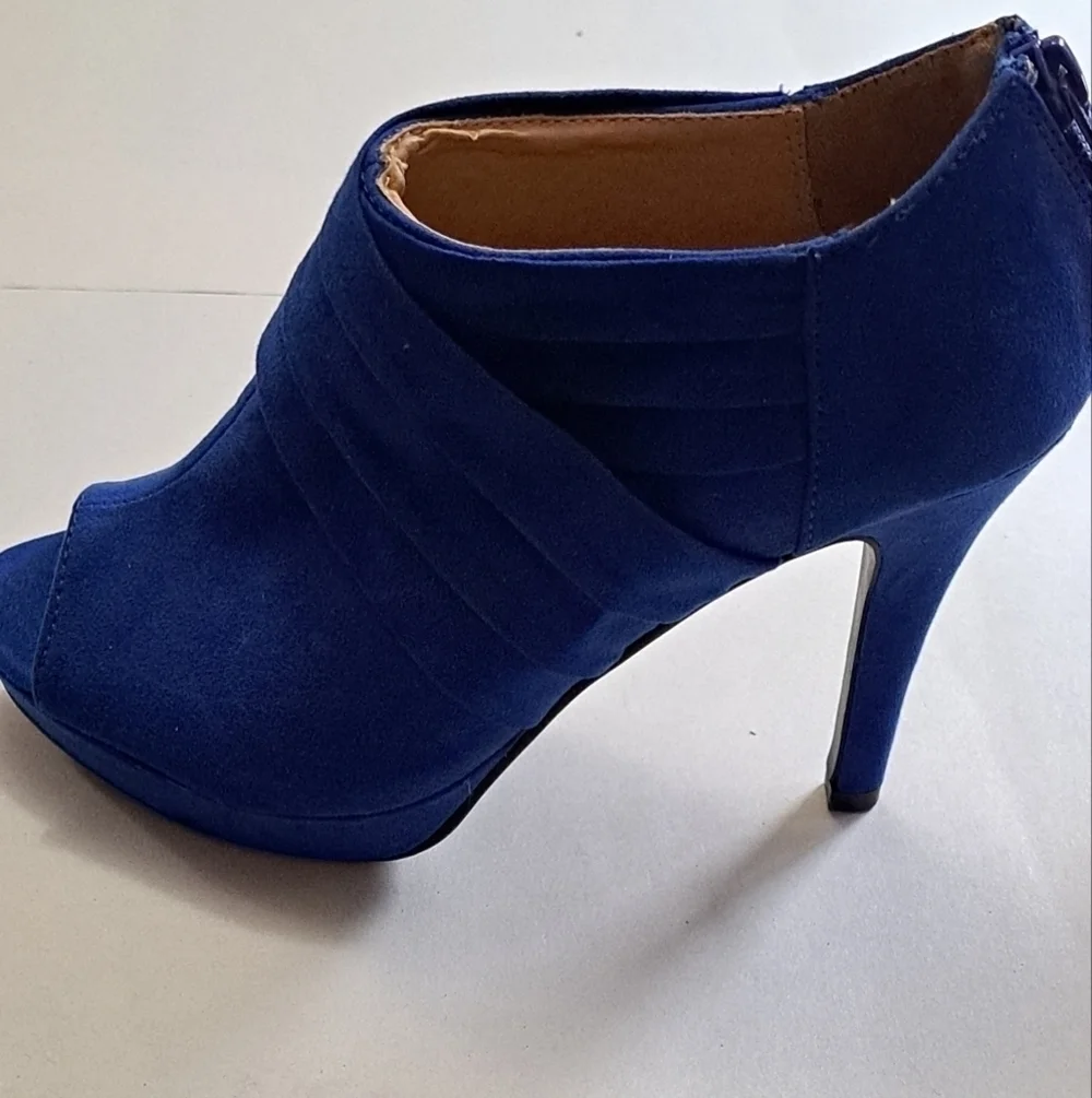 Report Blue Faux Suede Peep Toe Platform Shoes  Size 6